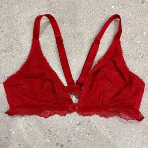 VICTORIA'S SECRET RED VELVET LACE BRALETTE SIZE MEDIUM